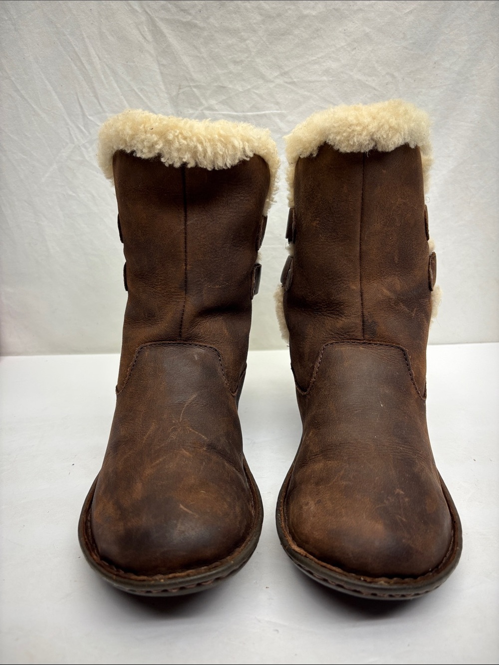 UGG leather boots, size 8, box 89